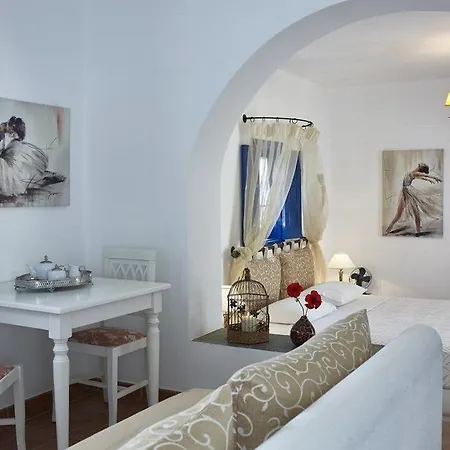 Folegandros Apartments