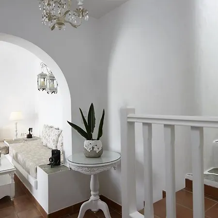 Folegandros Apartments